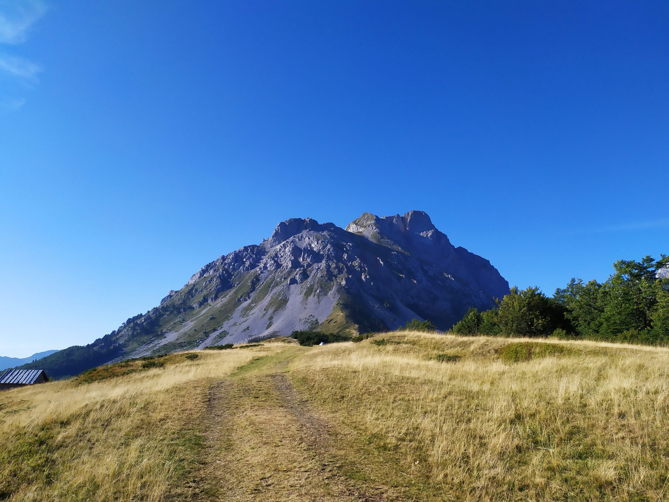 Komovi: Ljevorječki 2472m i Kučki kom 2487m